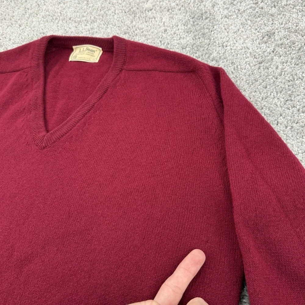 Vintage LL Bean Sweater Men's L Red 100% Virgin Lambswool Made In USA V-Neck
